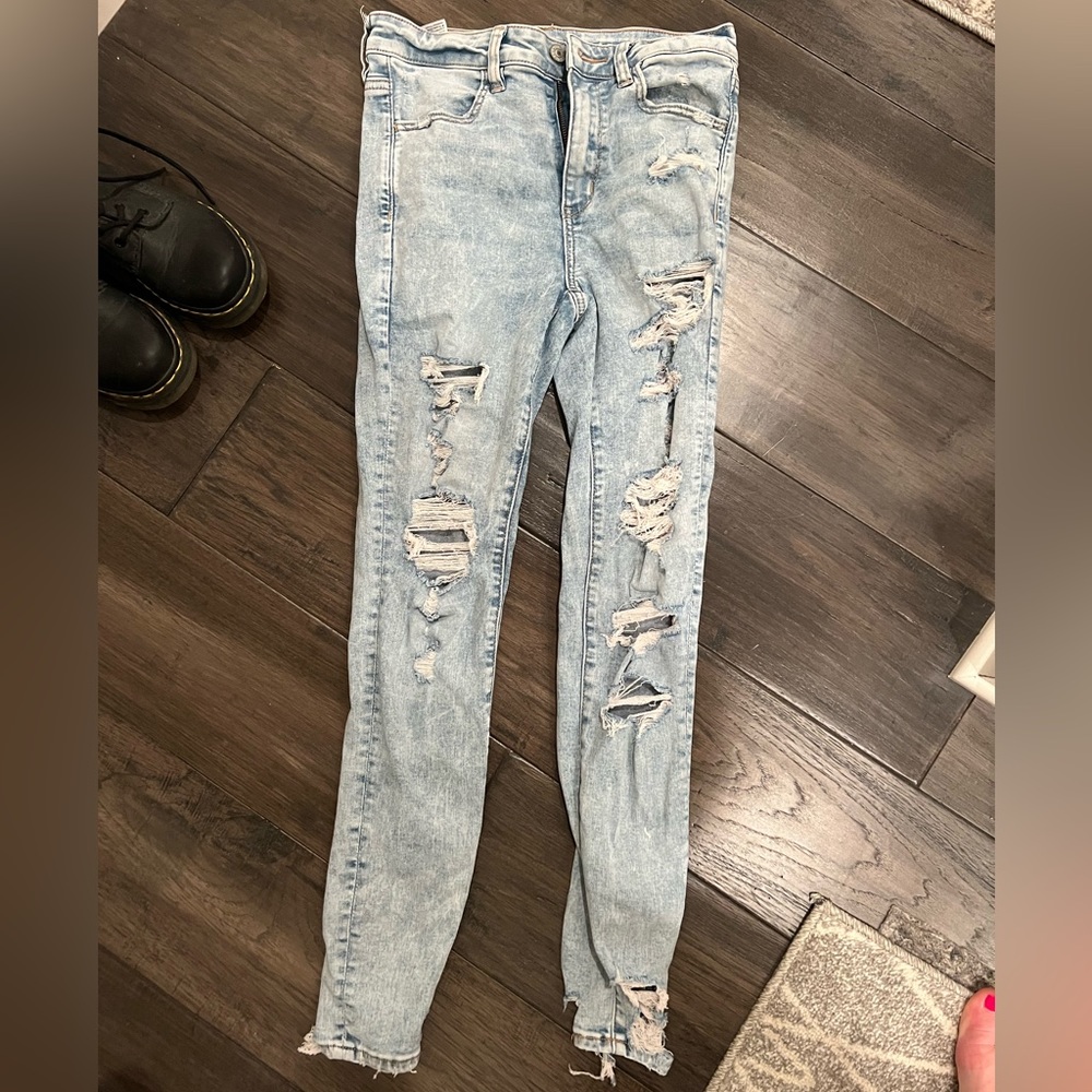 Light washed skinny ripped jeans